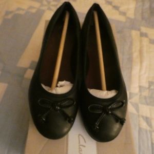 Clarks Jesse Shine Black Ballet Flat Girls size 3 US.
